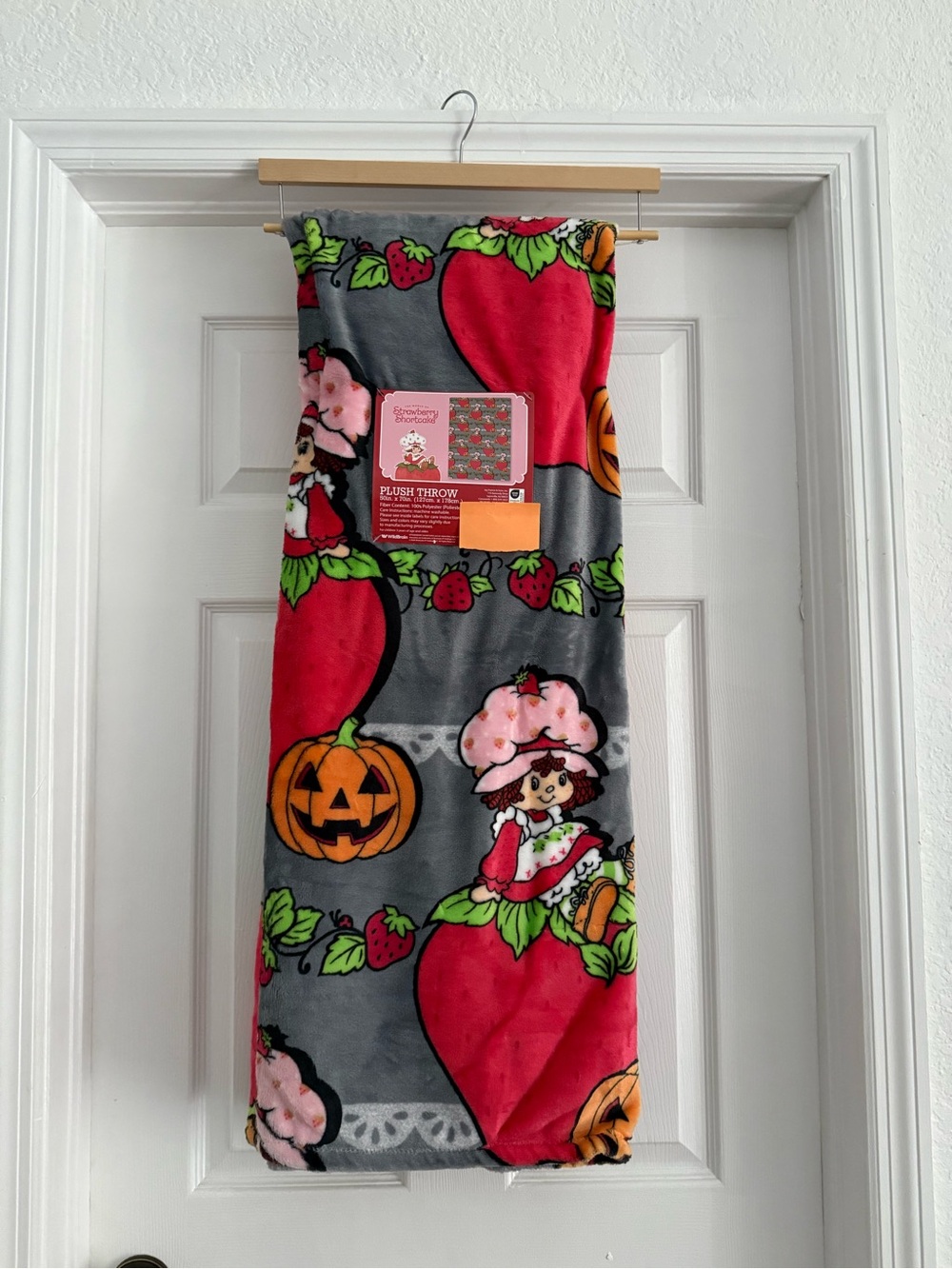 New Strawberry Shortcake Halloween Throw Blanket NWT